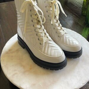 NWOT Marc Jacobs Women’s Boots Size 8.5 Ivory Quilted Combat Chunky Heel Lace-up